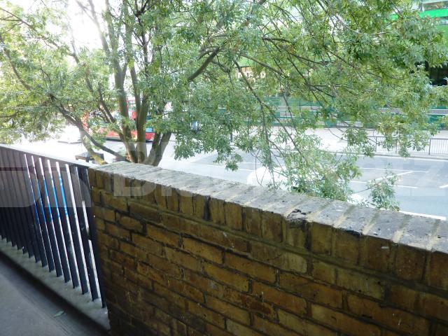 			LARGE 3/4 BED MINUTES TO BAYSWATER! , 3 Bedroom, 1 bath, 1 reception Flat			 Harrow Road , ROYAL OAK / LITTLE VENICE